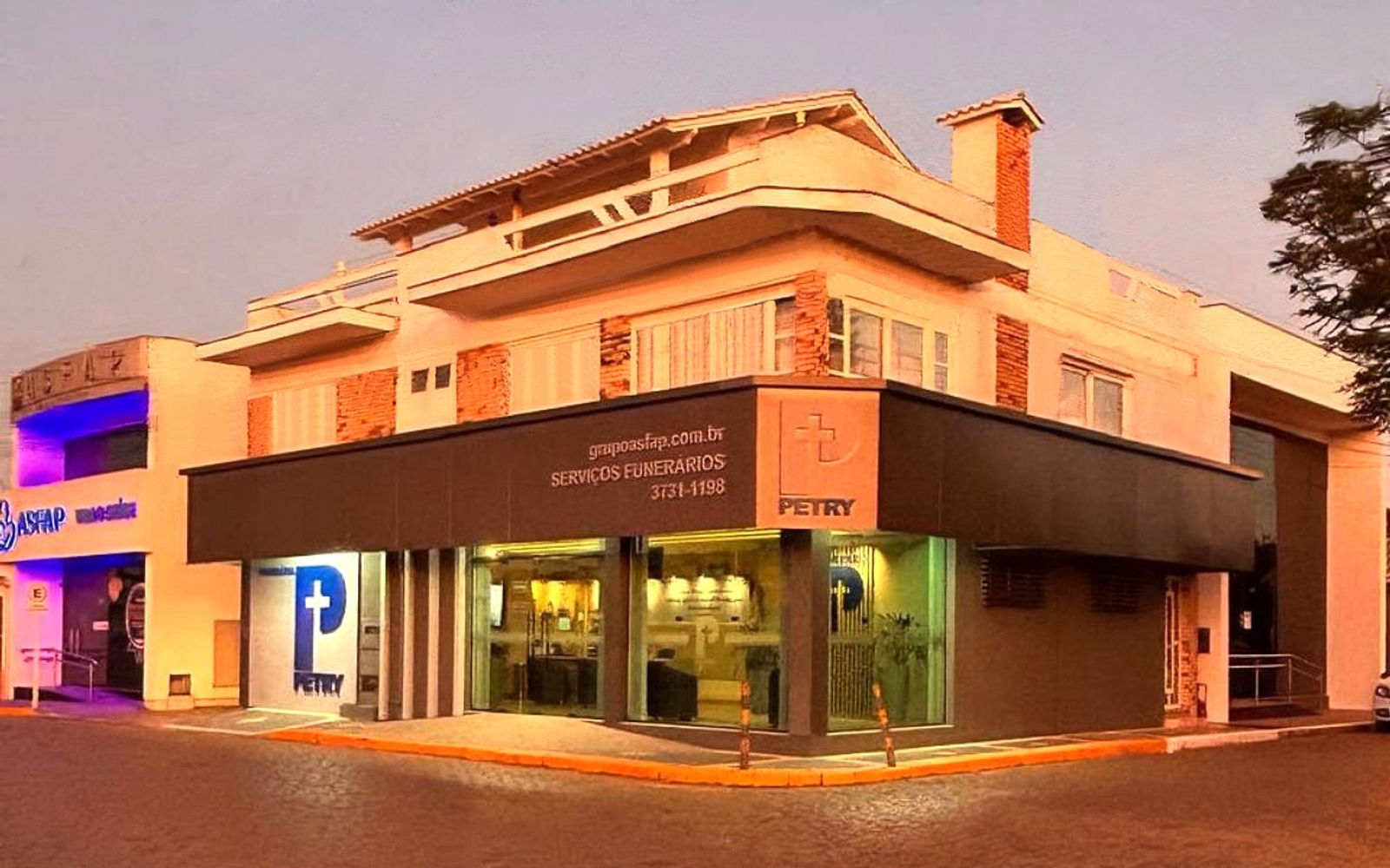 Fachada da Funerária Petry, na esquina da R. Treze de Maio em Rio Pardo